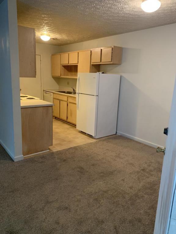 303 Far Side Dr - Photo 3 of 13