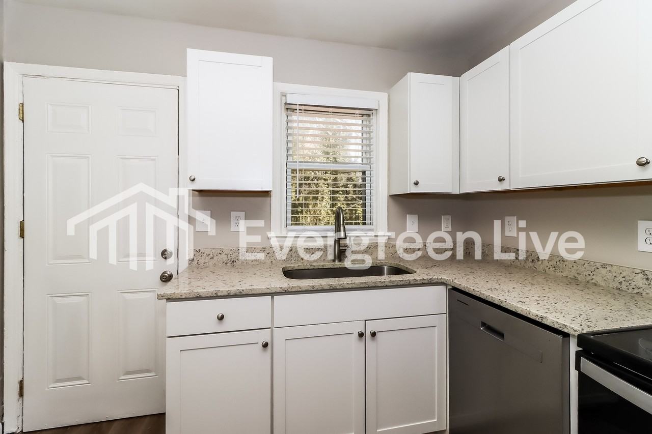 1412 Hateras Ave - Photo 5 of 18