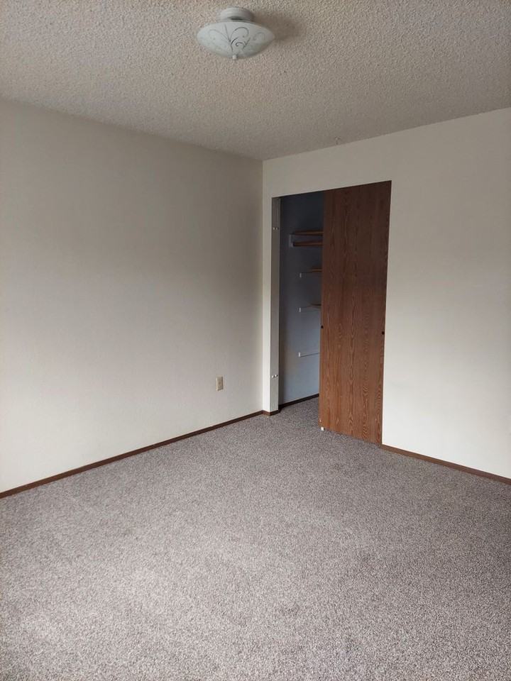 7414 152nd Street Ct E - Photo 4 of 17