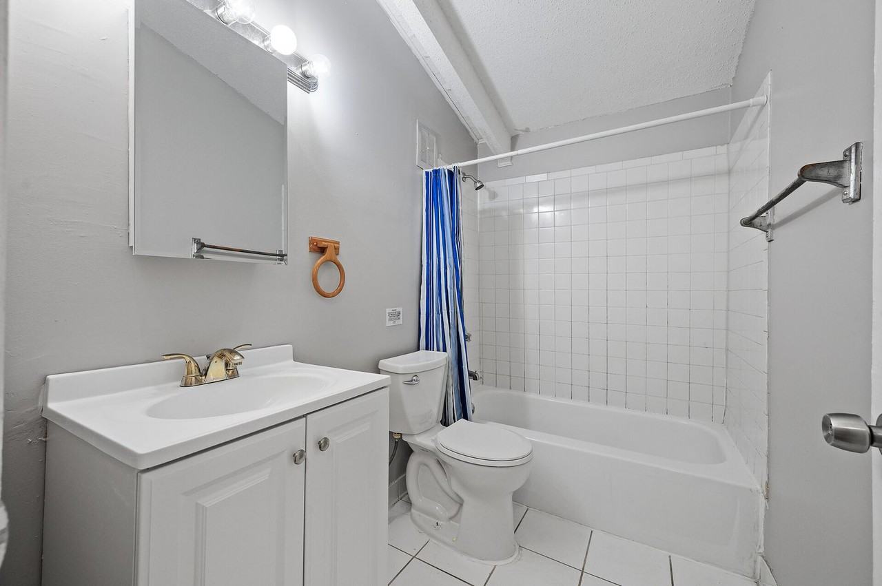 233 26th Ave Ne - Photo 7 of 22