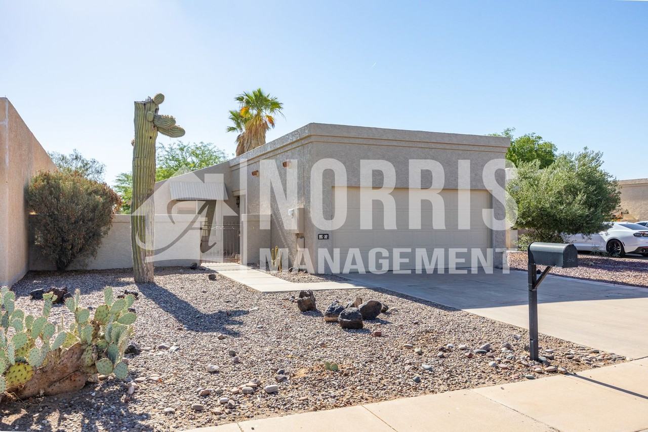 2542 N La Escondida Cir - Photo 2 of 35