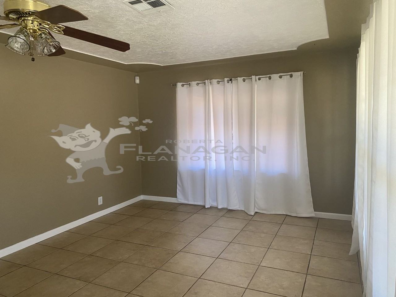 1274 Ivy Ave - Photo 2 of 10