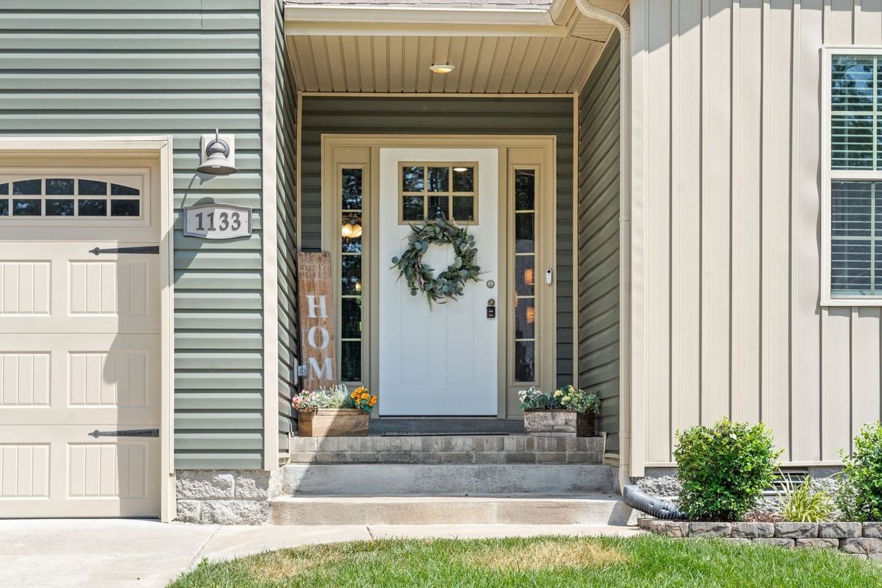 1133 Old Charlotte Trce - Photo 5 of 34