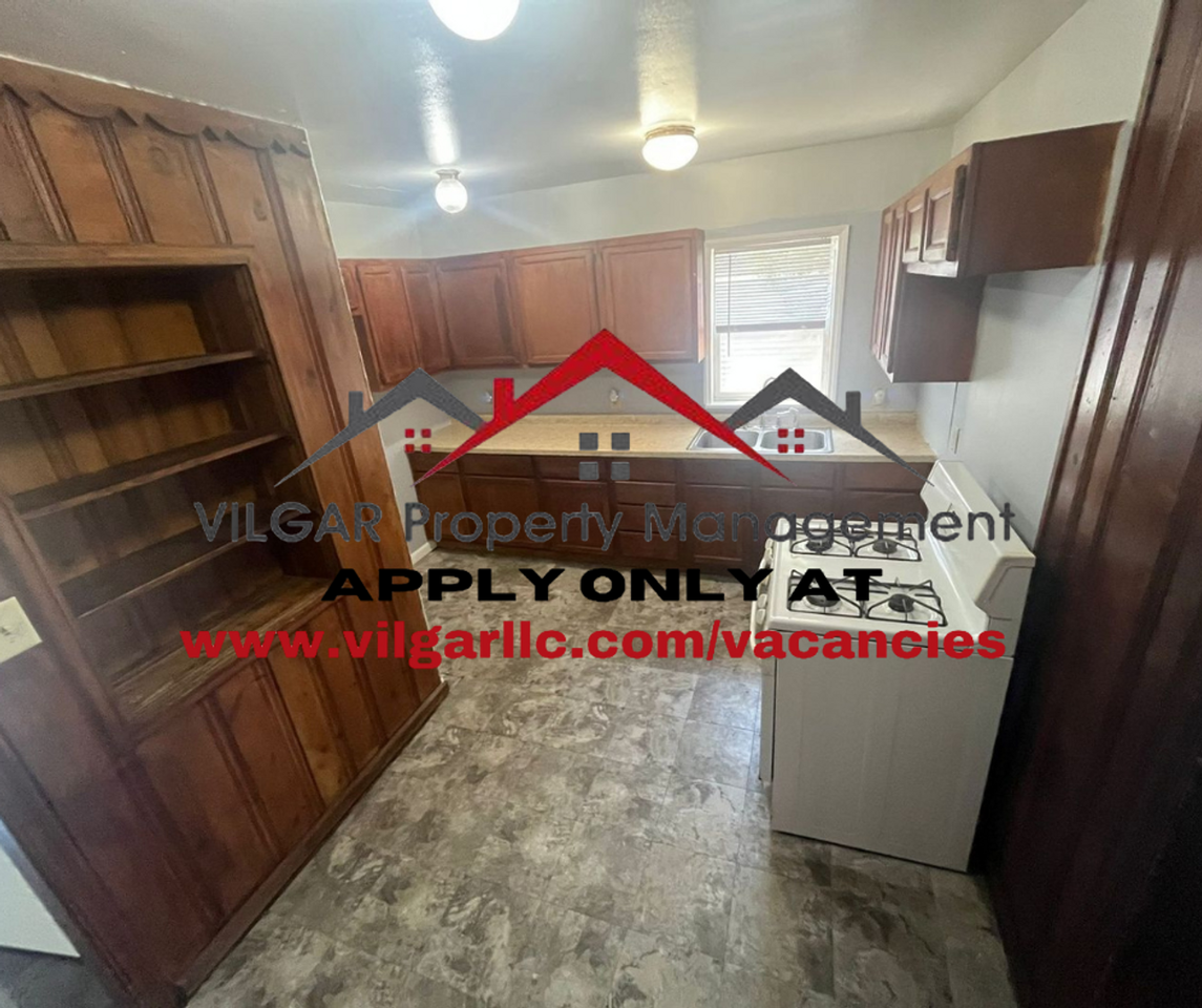 256 Roosevelt St - Photo 2 of 14