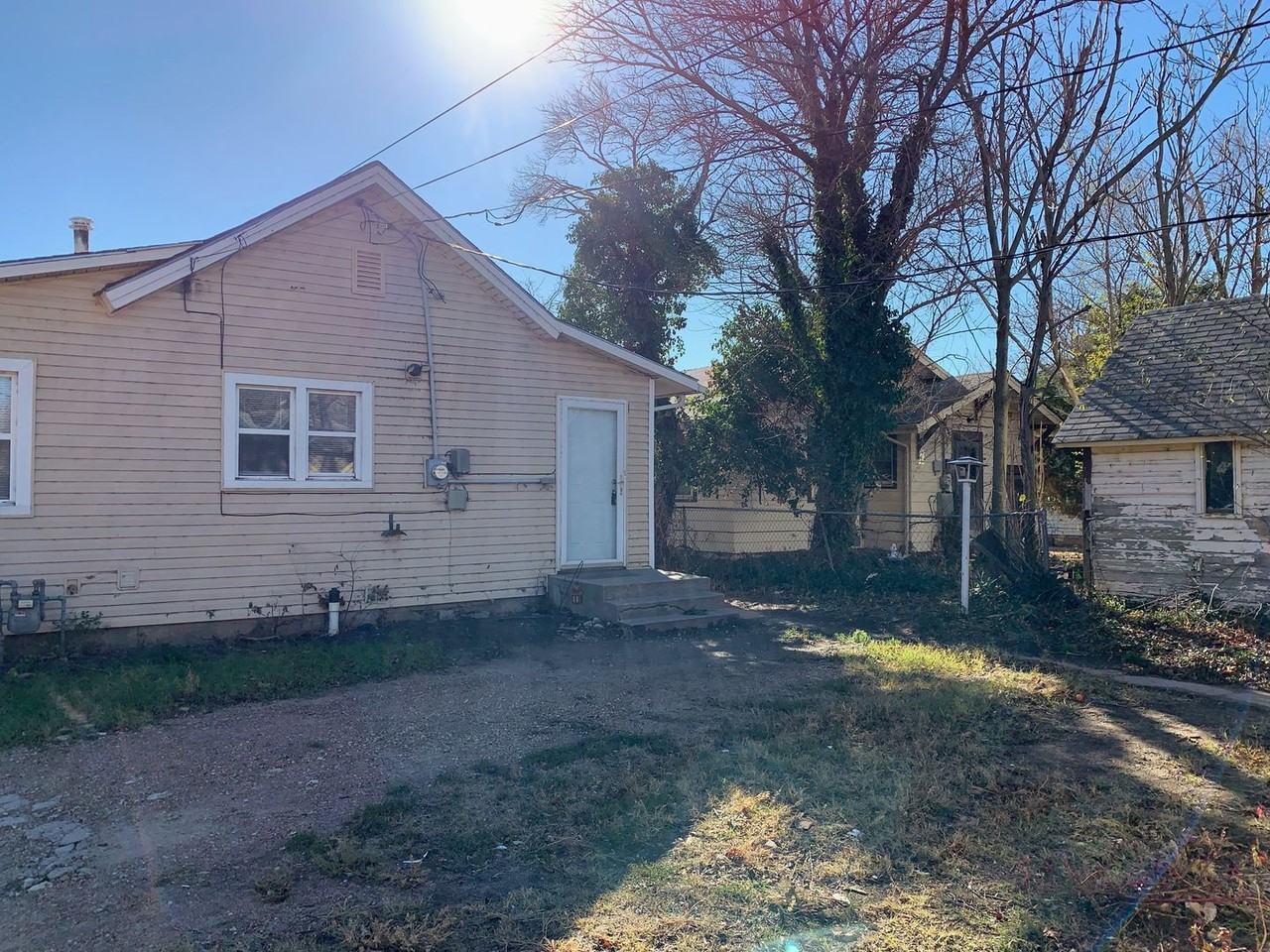 616 E Avenue C - Photo 2 of 3