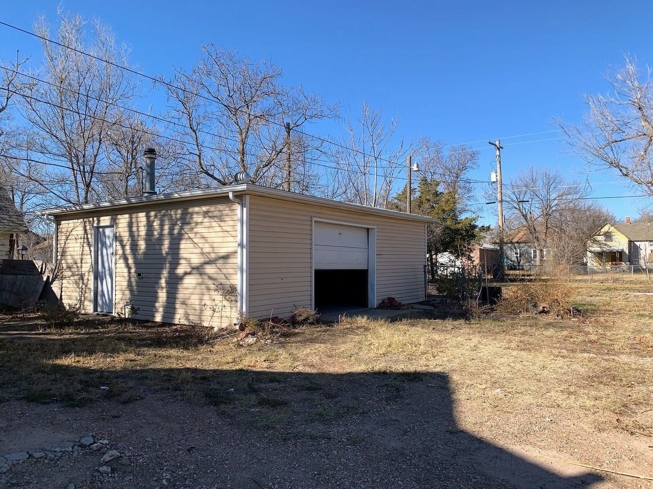 616 E Avenue C - Photo 3 of 3