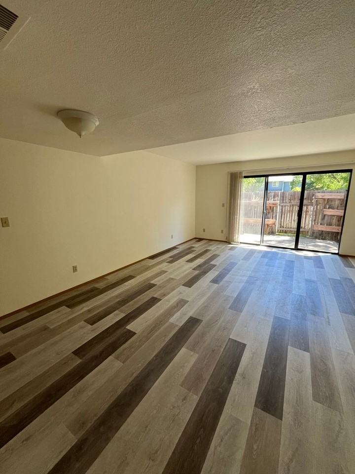 870 Adams St - Photo 3 of 16