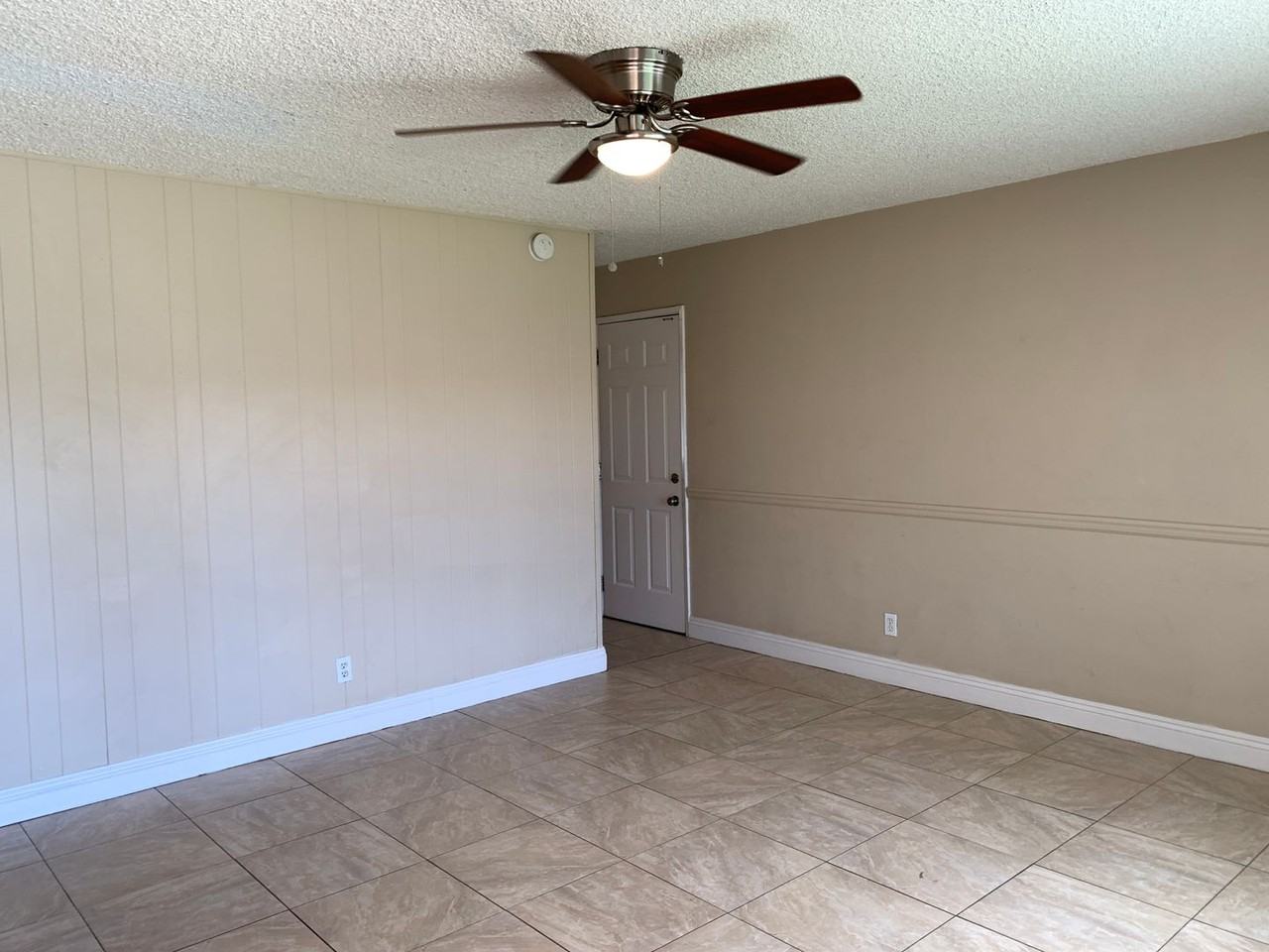 121 Regal St - Photo 3 of 28