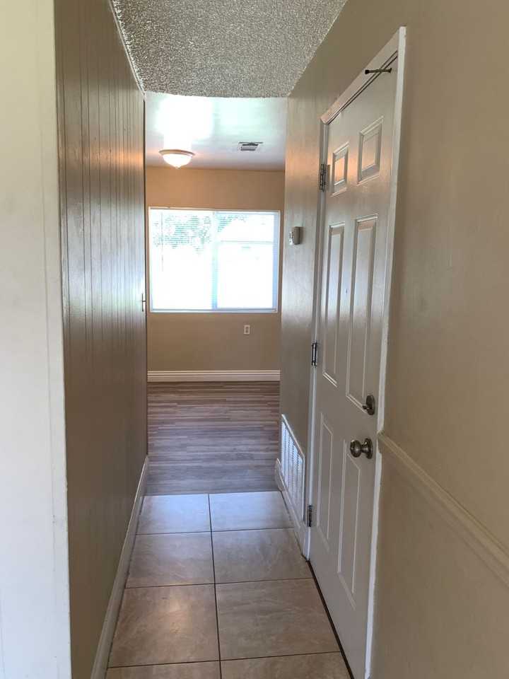 121 Regal St - Photo 4 of 28