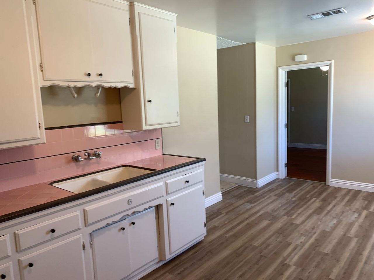 121 Regal St - Photo 5 of 28