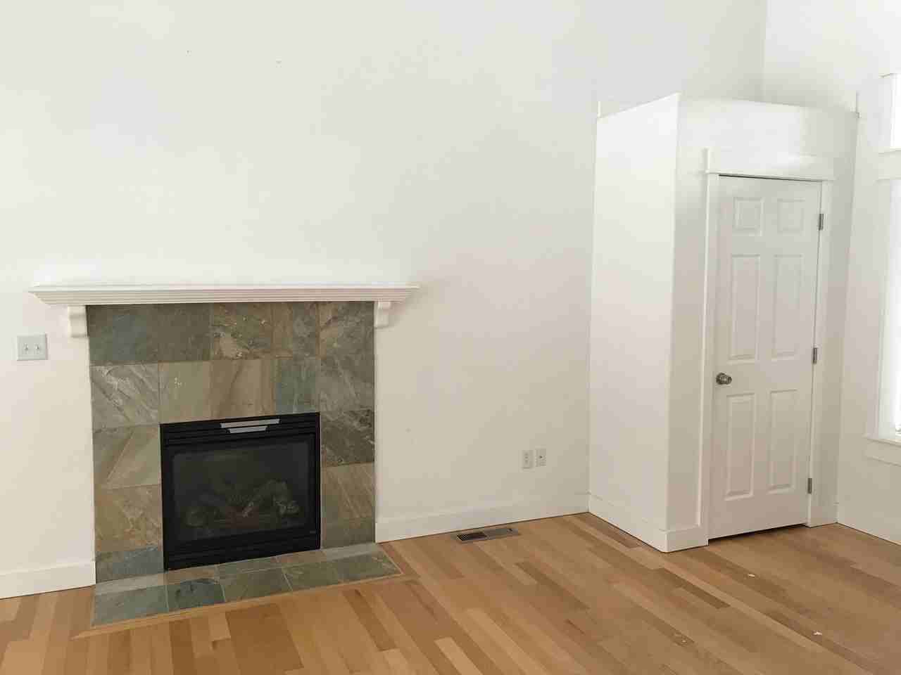 1058 Bismark St - Photo 4 of 15