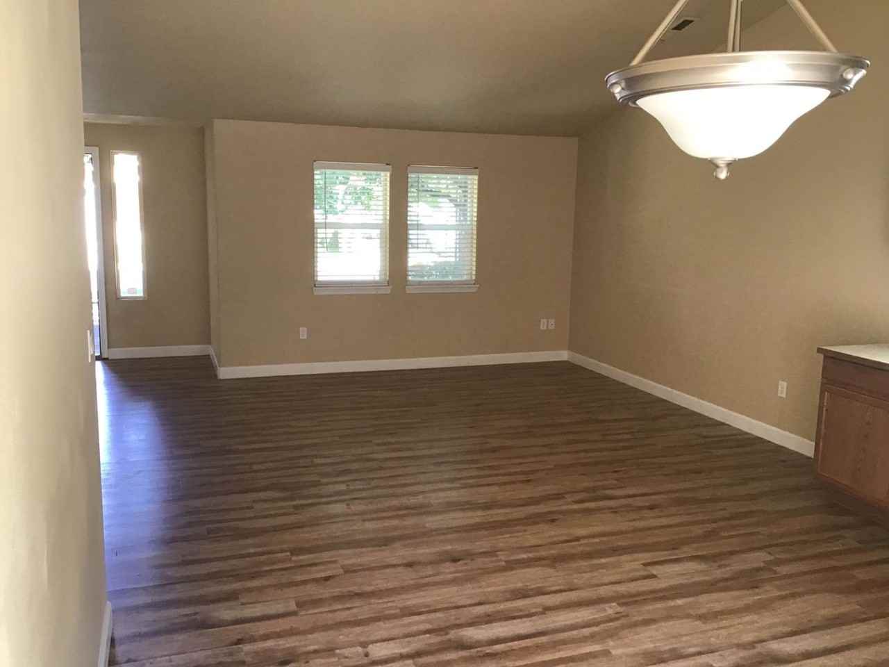 20087 Mount Hope Ln - Photo 4 of 13