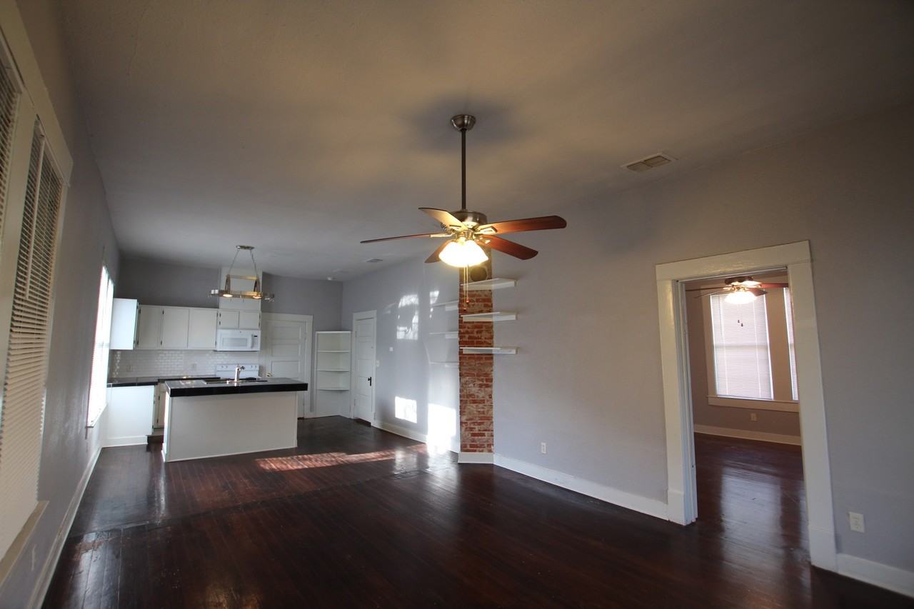 522 W Dobbs St - Photo 2 of 16