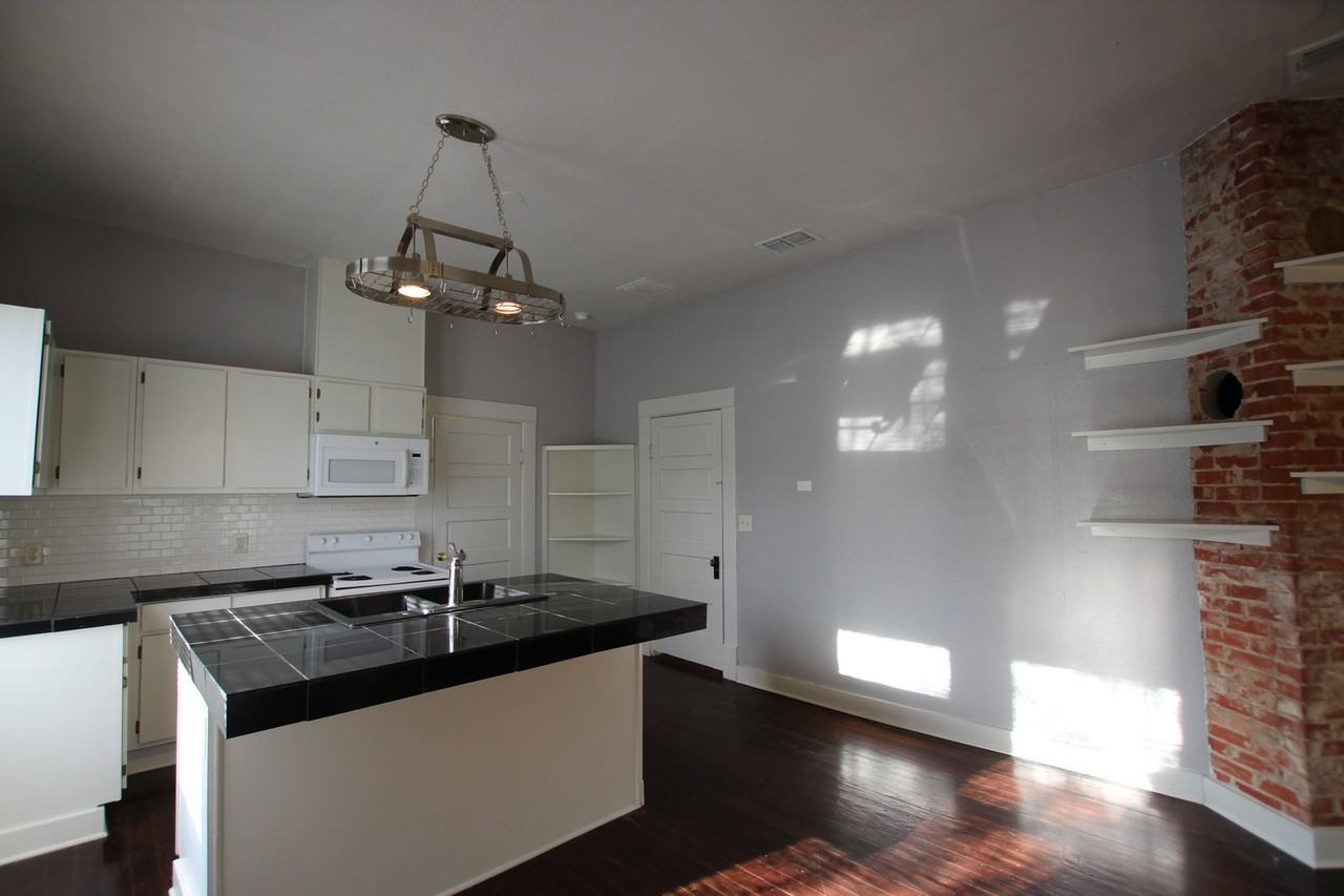 522 W Dobbs St - Photo 5 of 16