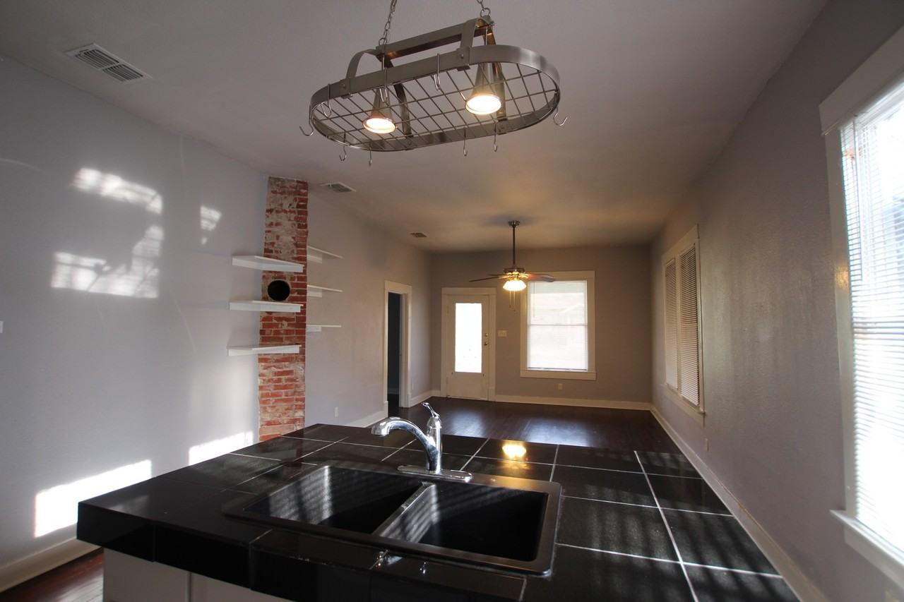 522 W Dobbs St - Photo 7 of 16