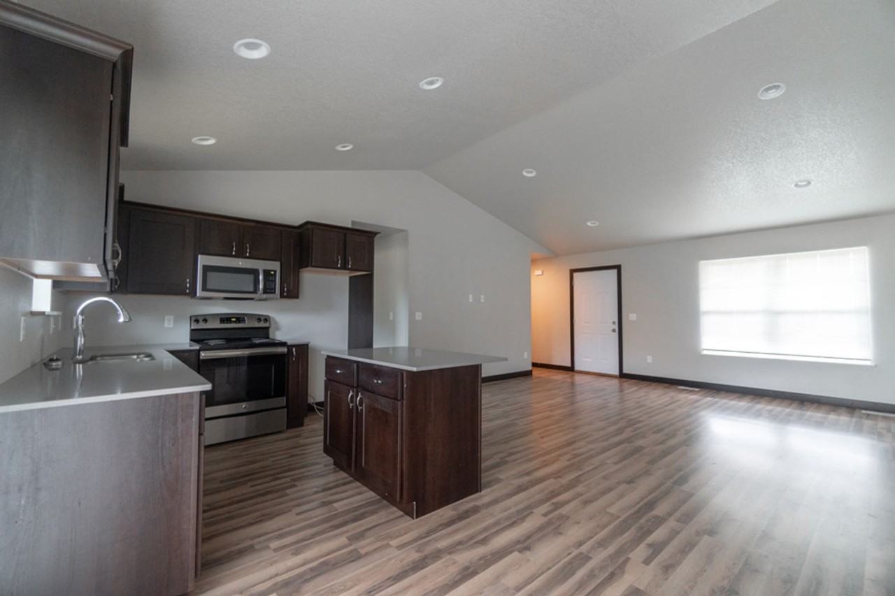 2146 Burton Ave - Photo 2 of 16