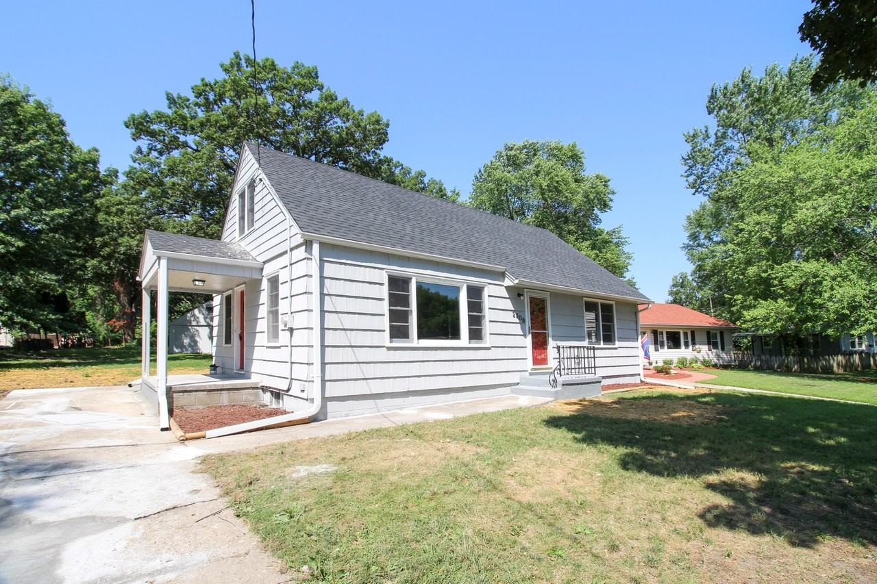 2408 26th St - Photo 3 of 27