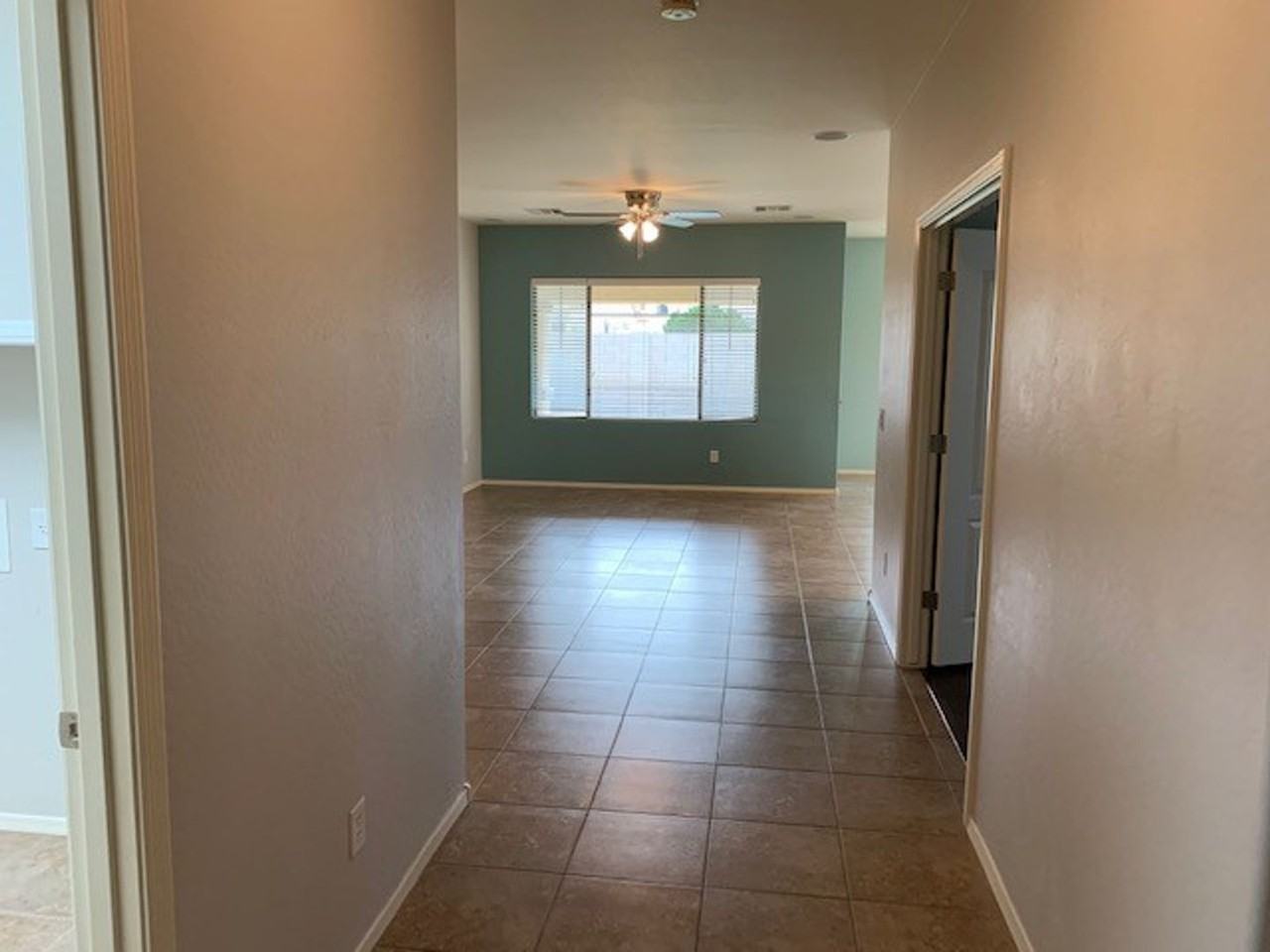 1049 E Sourwood Dr - Photo 2 of 18