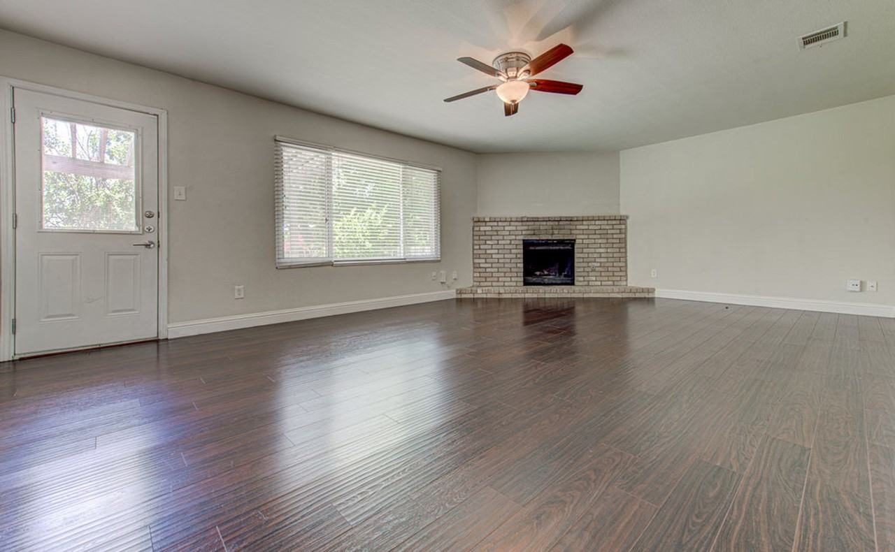 1711 Cricket Hollow Dr - Photo 2 of 15