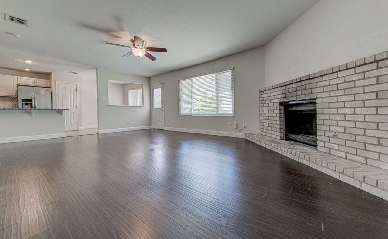 1711 Cricket Hollow Dr - Photo 3 of 15