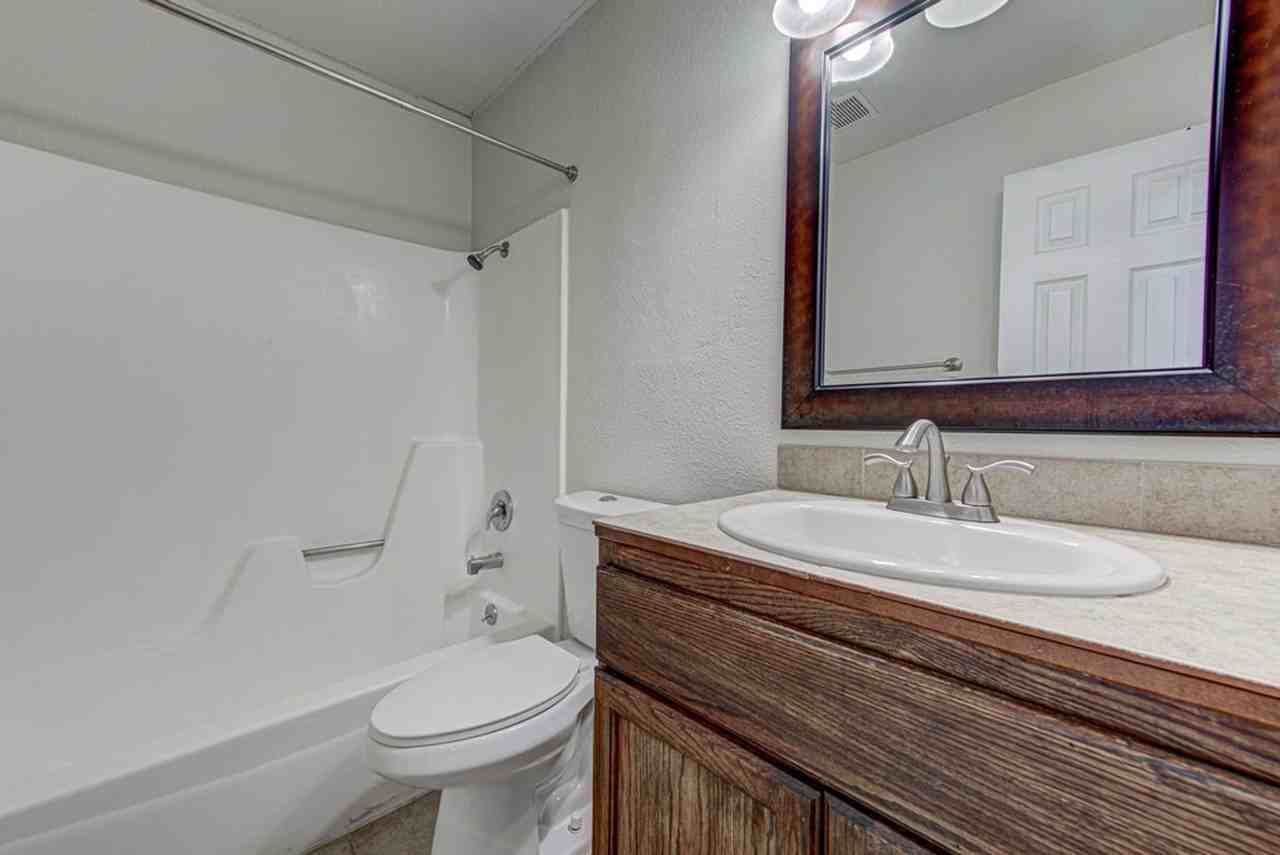 1711 Cricket Hollow Dr - Photo 7 of 15