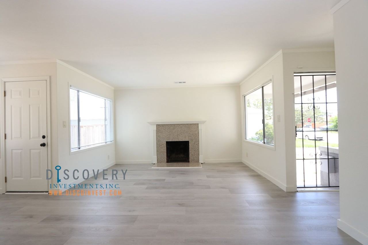 15958 Via Conejo - Photo 3 of 15