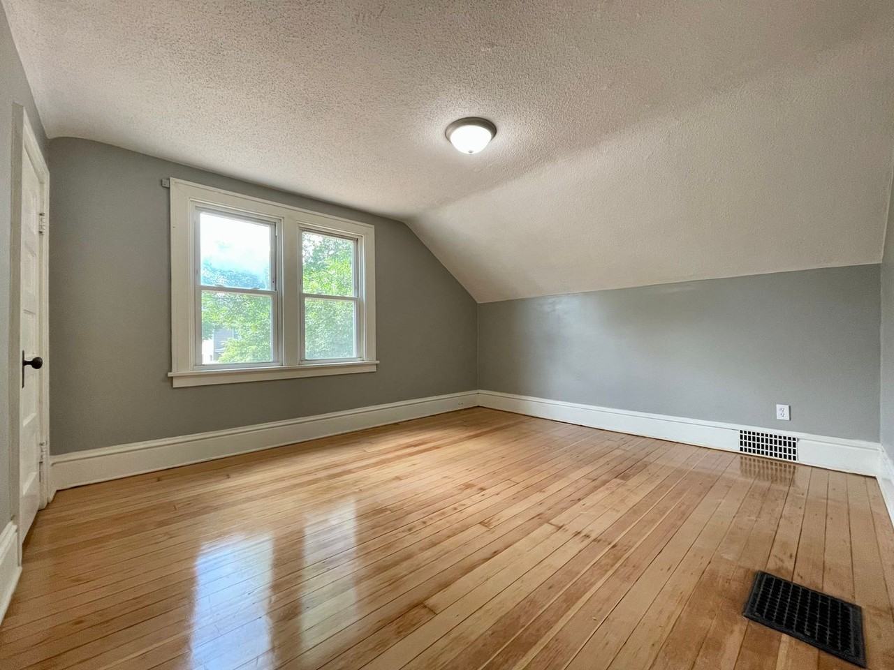 24 16th Ave North - Photo 3 of 8