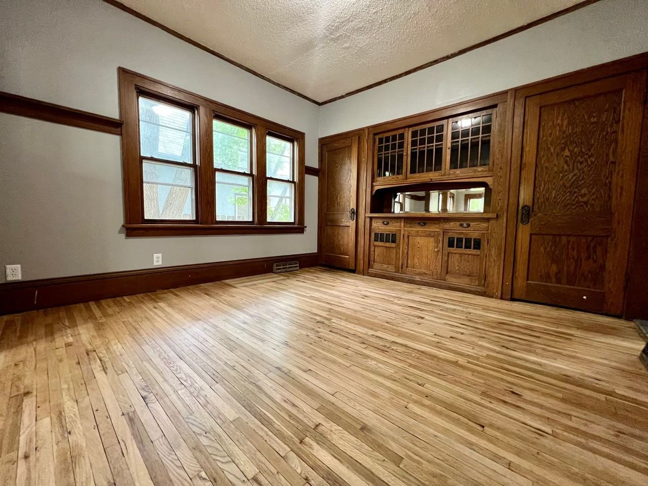 3447 Dupont Ave N - Photo 3 of 6