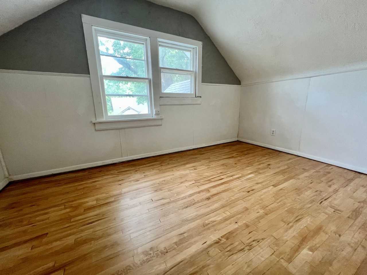 3447 Dupont Ave N - Photo 5 of 6