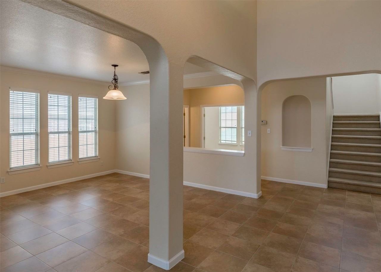 915 Classen Pass - Photo 4 of 29