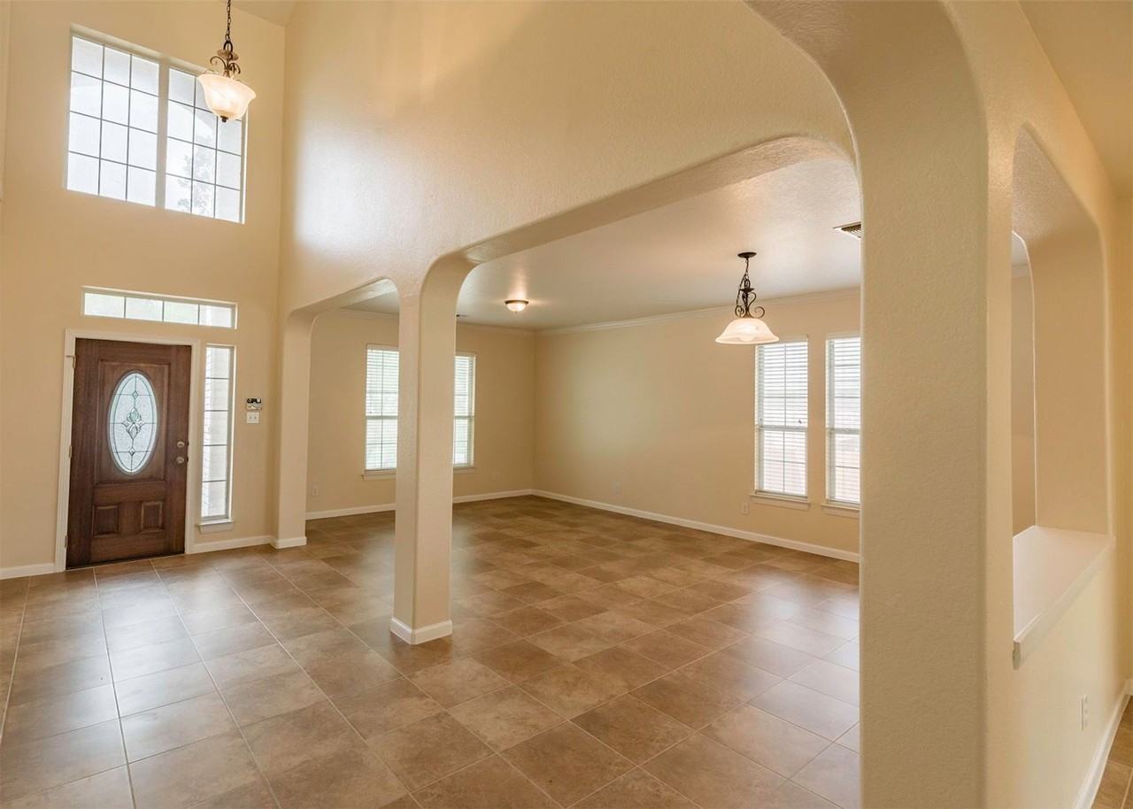 915 Classen Pass - Photo 5 of 29