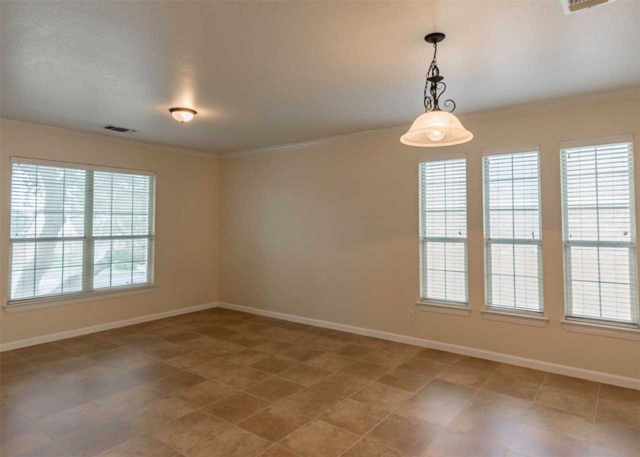 915 Classen Pass - Photo 6 of 29