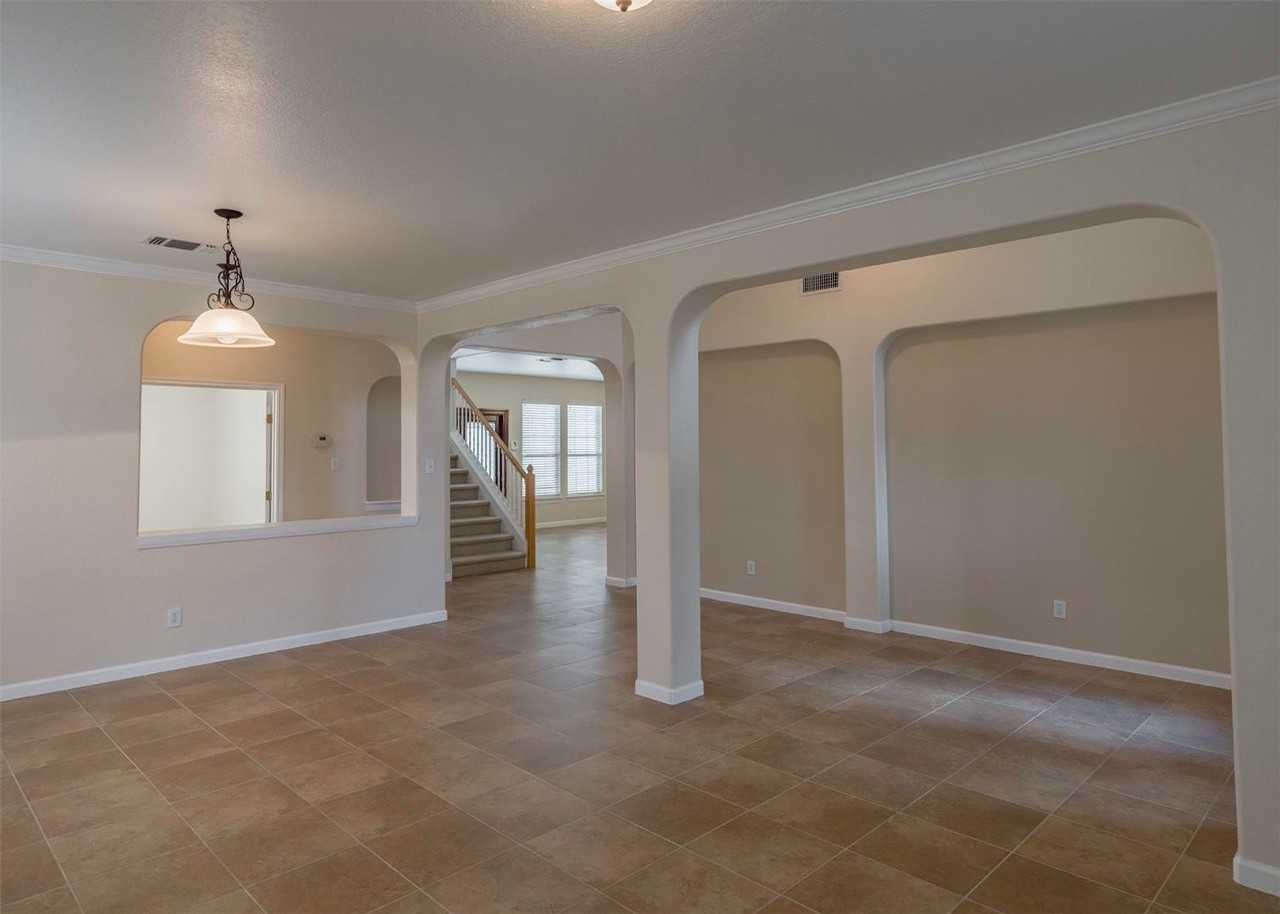 915 Classen Pass - Photo 7 of 29