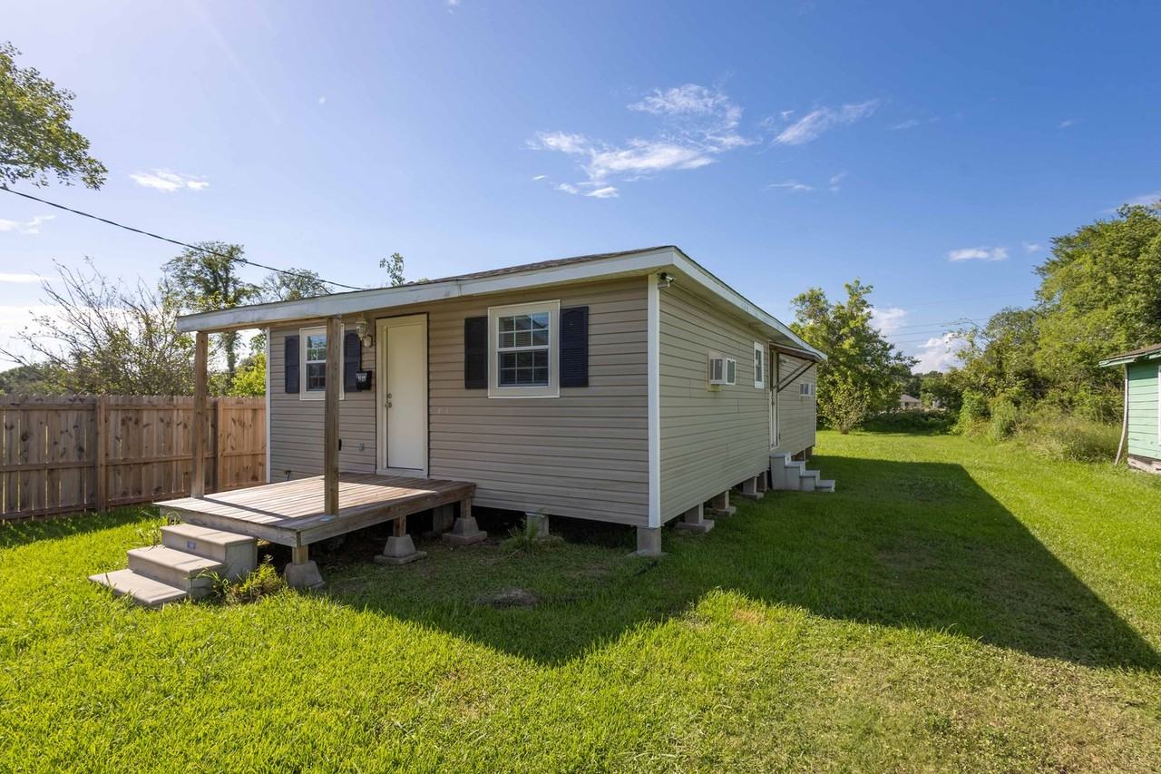 1840 Ollie St - Photo 2 of 24