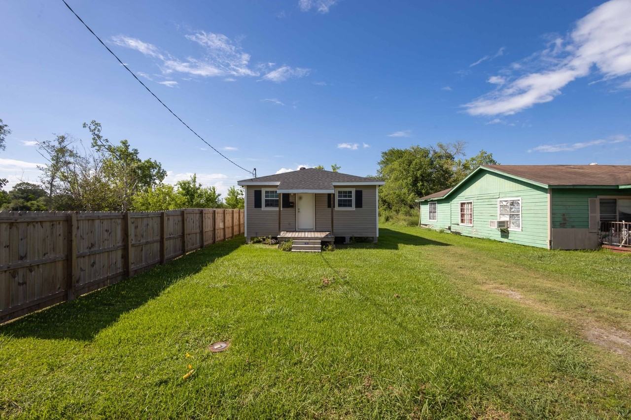 1840 Ollie St - Photo 3 of 24