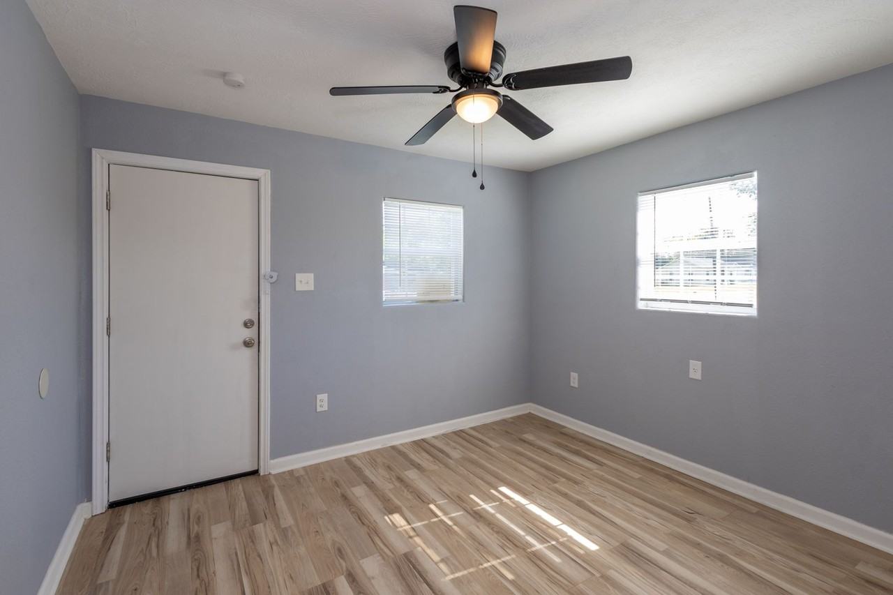 1840 Ollie St - Photo 6 of 24
