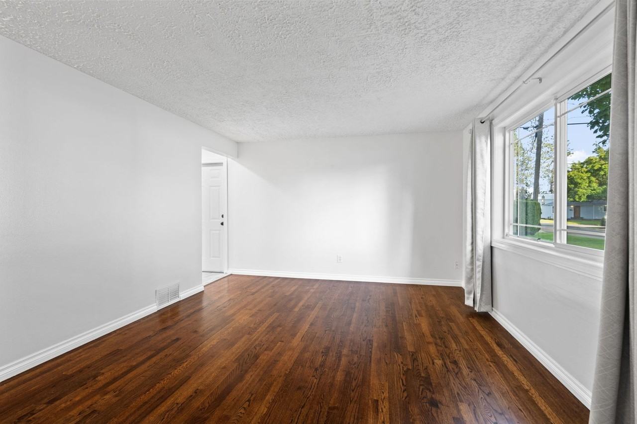 3016 W Sanson Ave - Photo 2 of 21