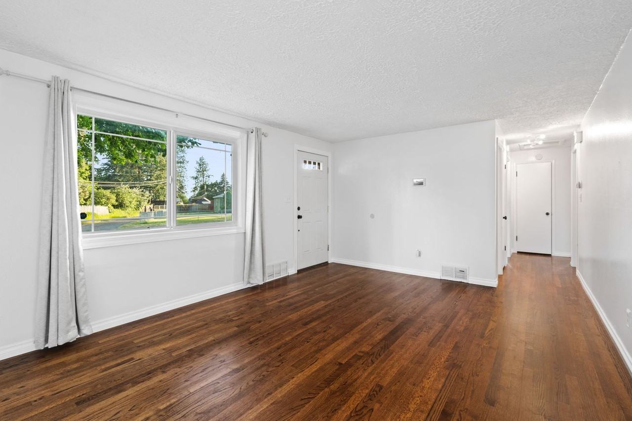 3016 W Sanson Ave - Photo 3 of 21