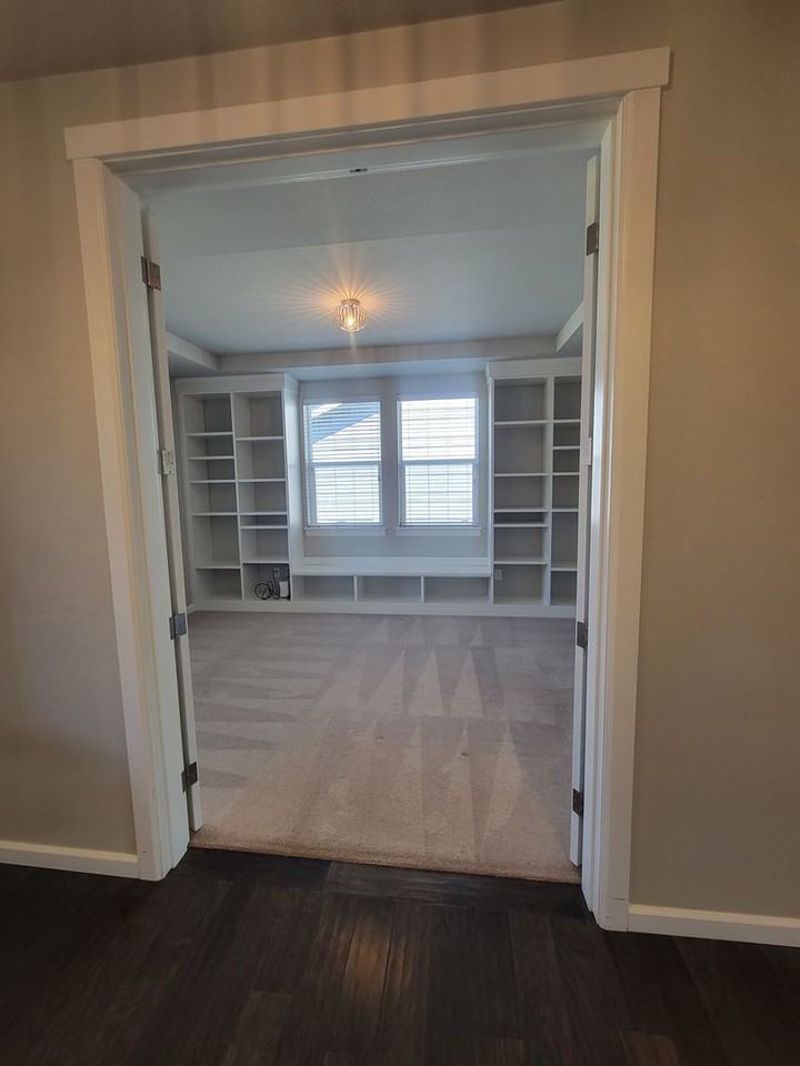 6025 S 302nd St - Photo 3 of 20