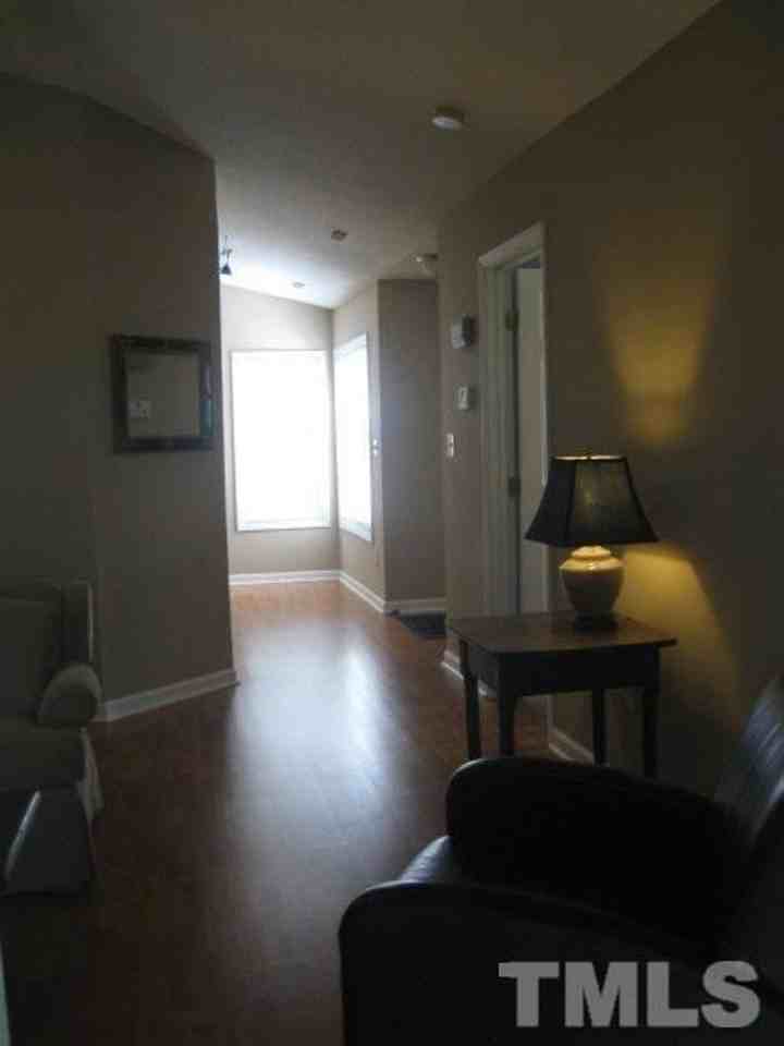 6111 Sunpointe Dr - Photo 3 of 27