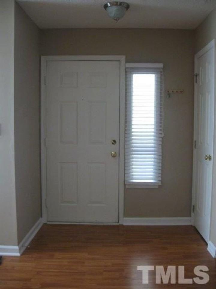 6111 Sunpointe Dr - Photo 5 of 27