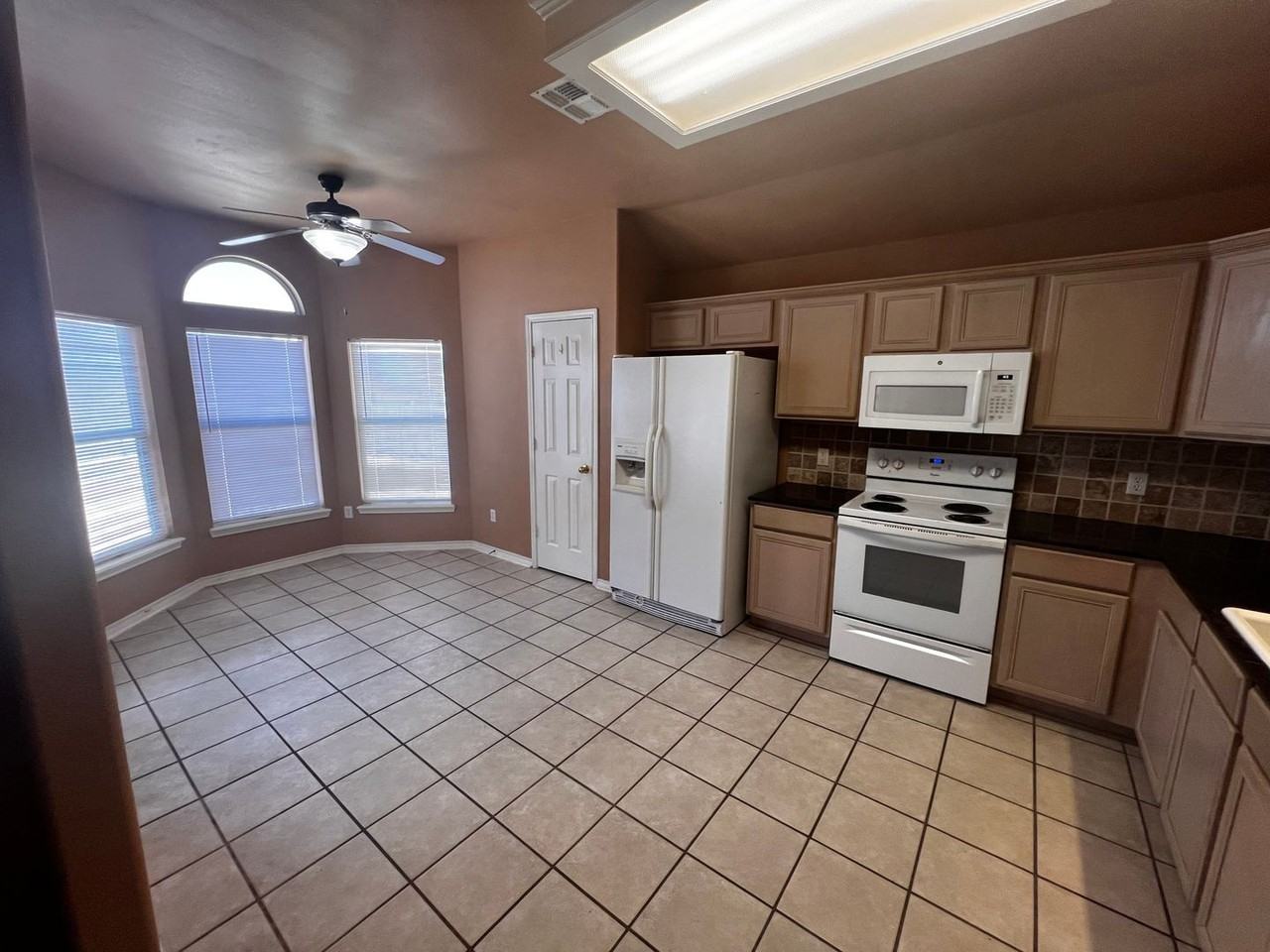 14033 Coquina Bay Ave - Photo 5 of 18