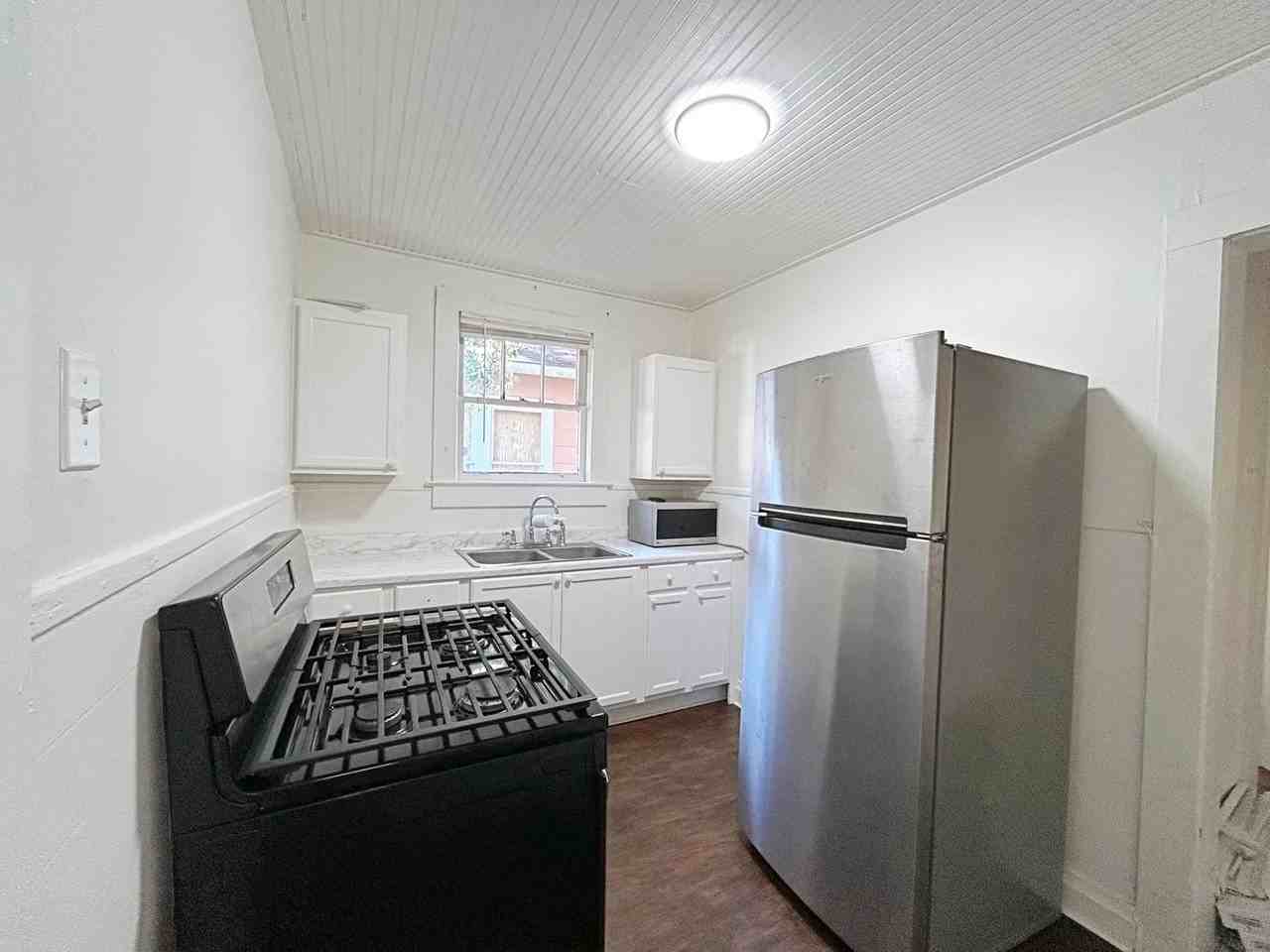 847 Blanchard St - Photo 2 of 23