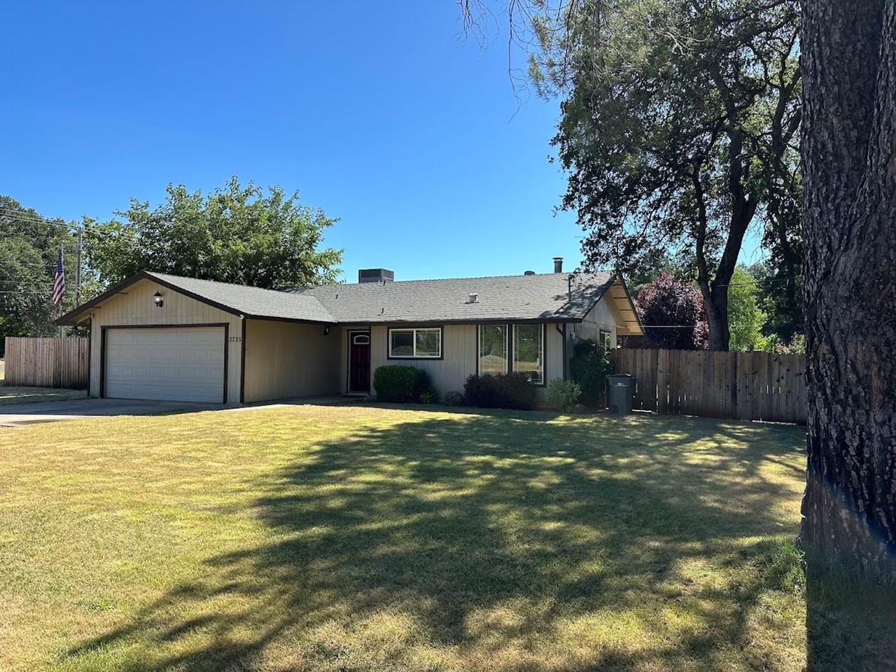 3735 Rhonda Rd - Photo 2 of 20