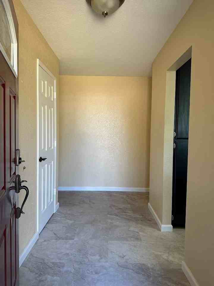 3735 Rhonda Rd - Photo 3 of 20