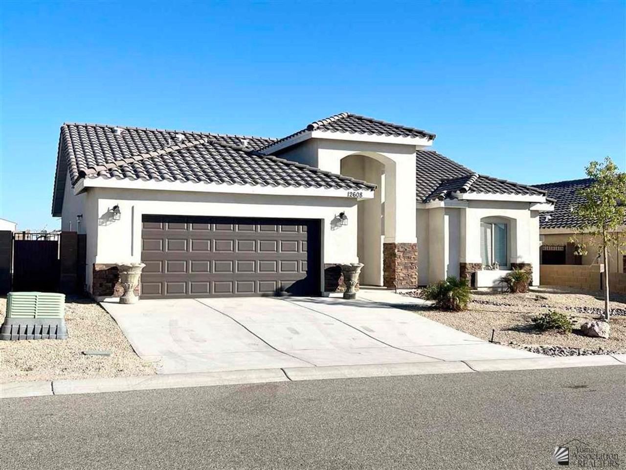 12608 E 48th Dr - Photo 2 of 25