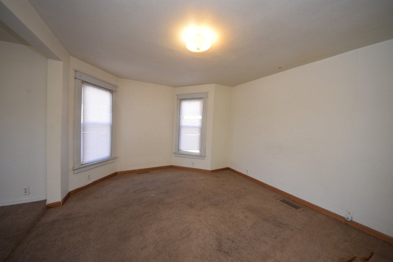 1032 26th Ave Se - Photo 4 of 28