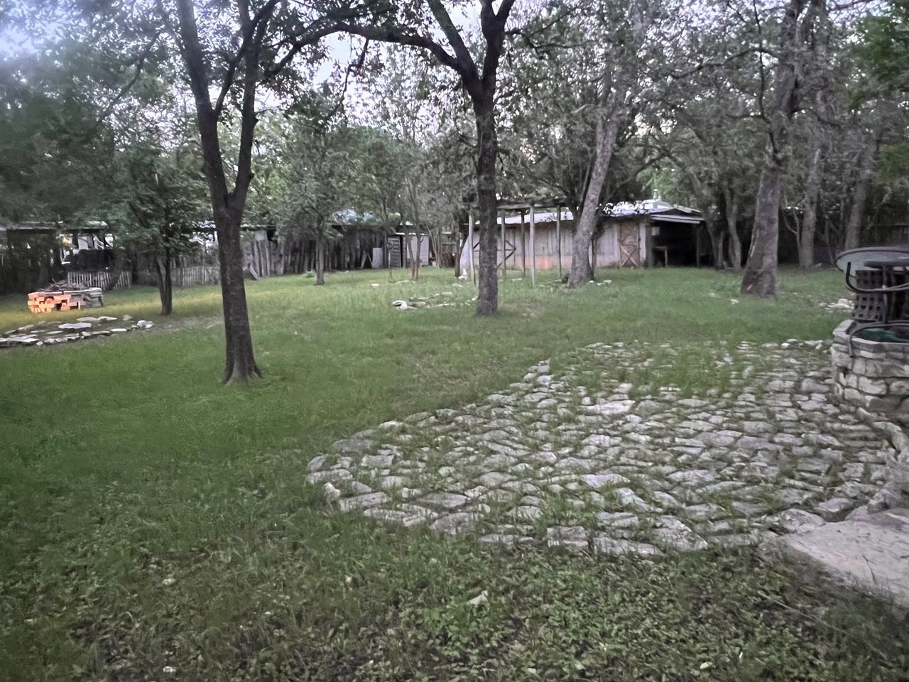 302 Dallas St #NA - Photo 4 of 14