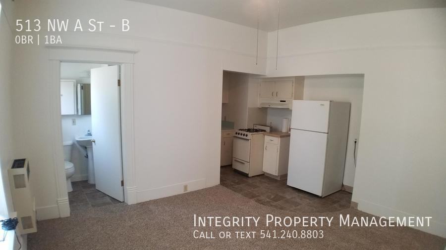 513 Northwest a Street #B - Photo 3 of 10