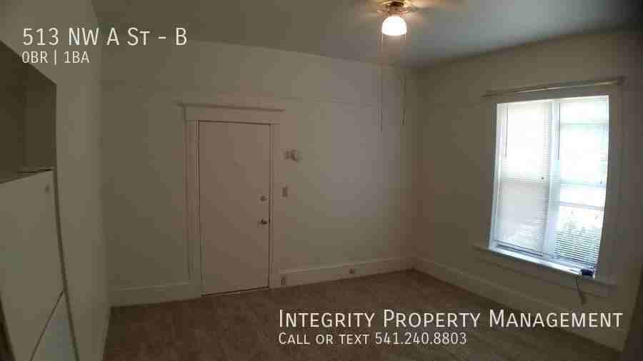 513 Northwest a Street #B - Photo 5 of 10